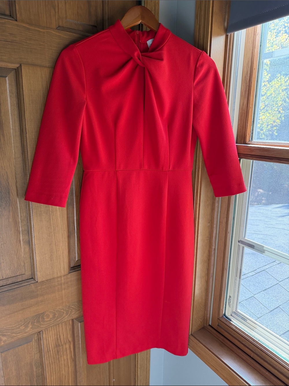 Donna Morgan Red Stretch Crepe Mock Neck Twist Sheath Dress 3/4 Sleeves Sz 2